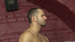 Couple gay fait du sexe bareback après d'un blowjob !