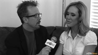 MILF Brandi Love se fait prendre un cunnilingus