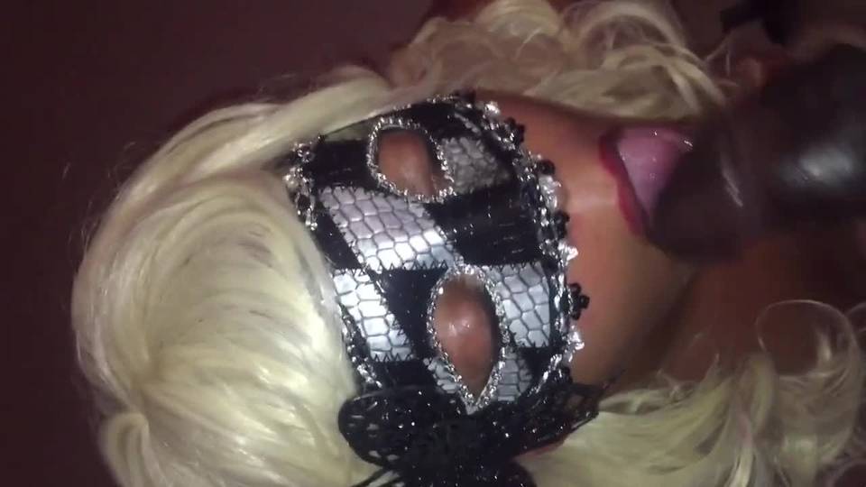Rebeu libertine bouffe une grosse queue black