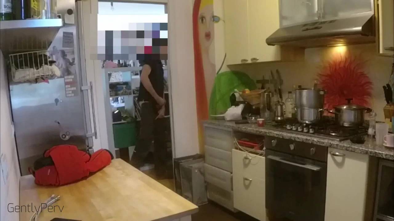Le plombier pervers se fait sucer par une milf en nuisette