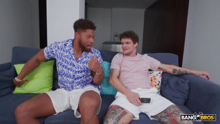 Petite colombienne prend une douche avec le sexe Petite colombienne prend une douche avec le sexe